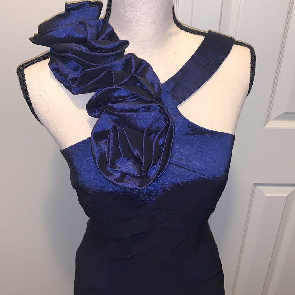Shimmery blue party dress 🎉